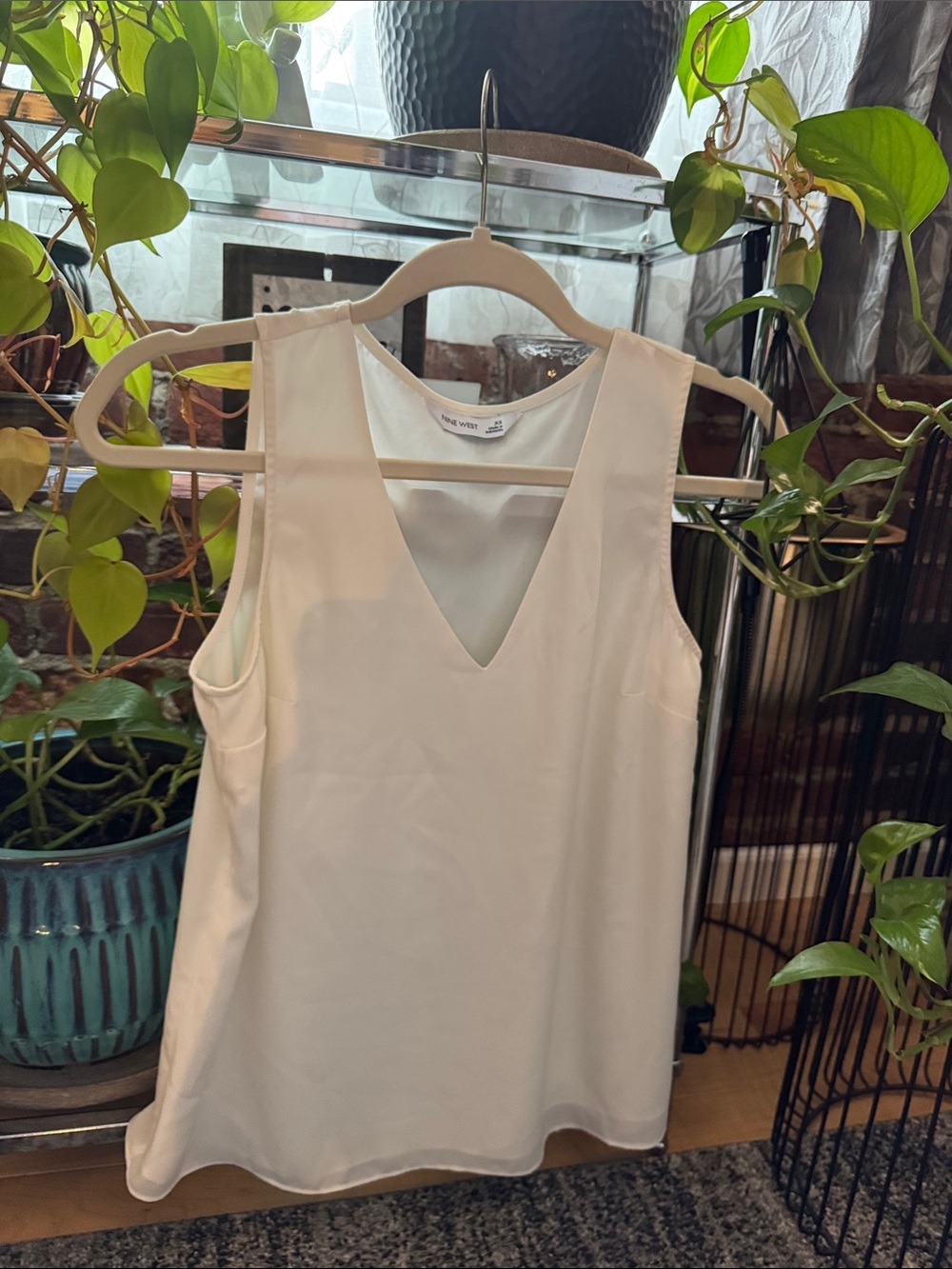 Nine West Cream V-Neck Sleeveless Camisole